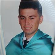 Profesor de inglés que va a dar clases tanto a adultos como a jóvenes